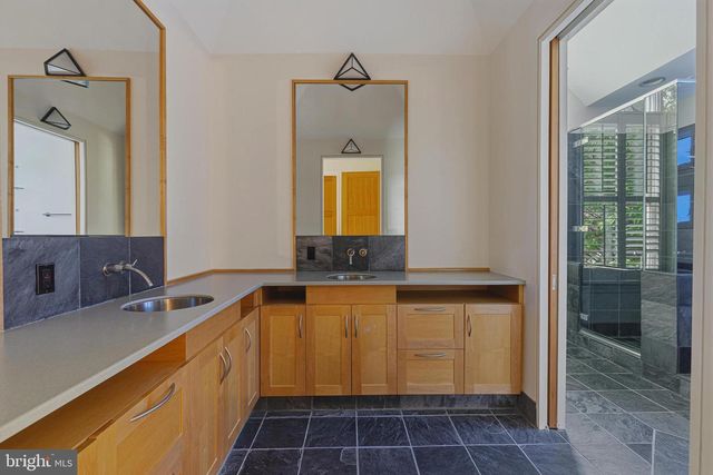 3190 N WOODROW ST, Arlington, VA 22207