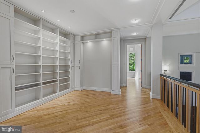 3190 N WOODROW ST, Arlington, VA 22207