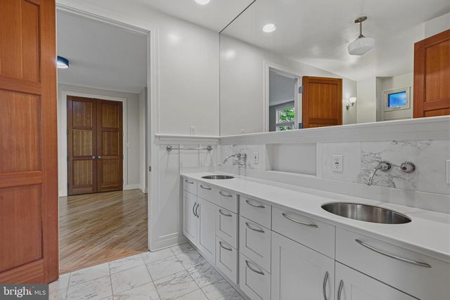 3190 N WOODROW ST, Arlington, VA 22207