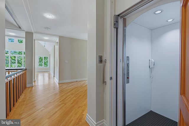 3190 N WOODROW ST, Arlington, VA 22207