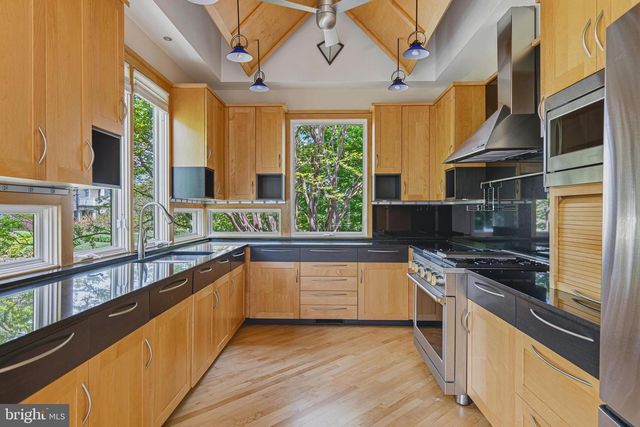 3190 N WOODROW ST, Arlington, VA 22207