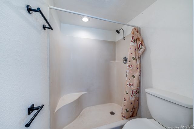 6814 Neston Dr, San Antonio, TX 78239