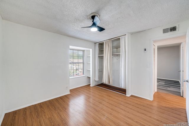 6814 Neston Dr, San Antonio, TX 78239