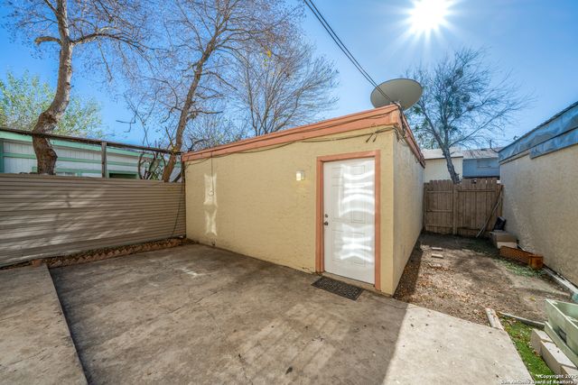 6814 Neston Dr, San Antonio, TX 78239