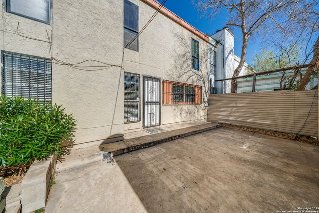 6814 Neston Dr, San Antonio, TX 78239