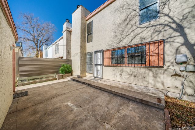 6814 Neston Dr, San Antonio, TX 78239