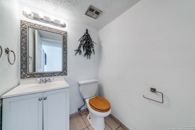 6814 Neston Dr, San Antonio, TX 78239