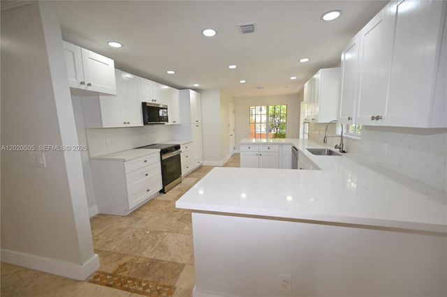 2125 Harbor Way, Weston, FL 33326