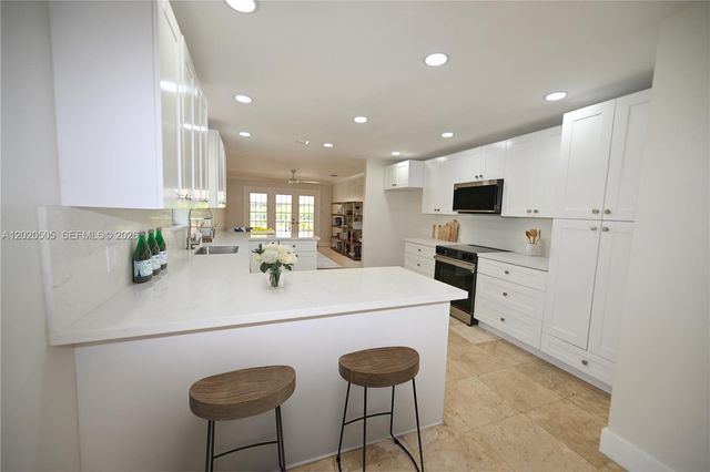 2125 Harbor Way, Weston, FL 33326
