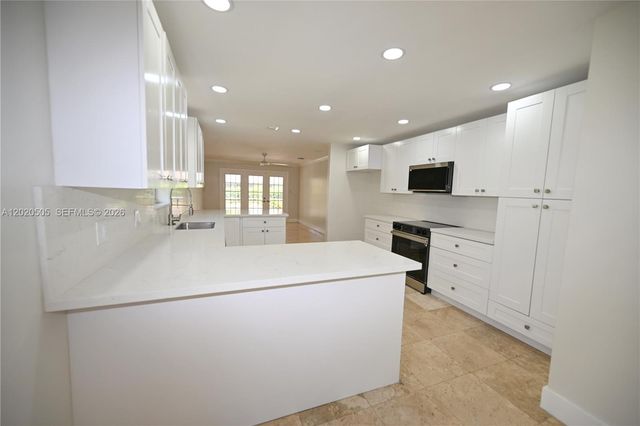 2125 Harbor Way, Weston, FL 33326