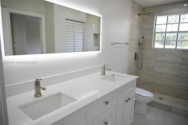 2125 Harbor Way, Weston, FL 33326