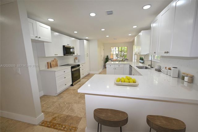2125 Harbor Way, Weston, FL 33326