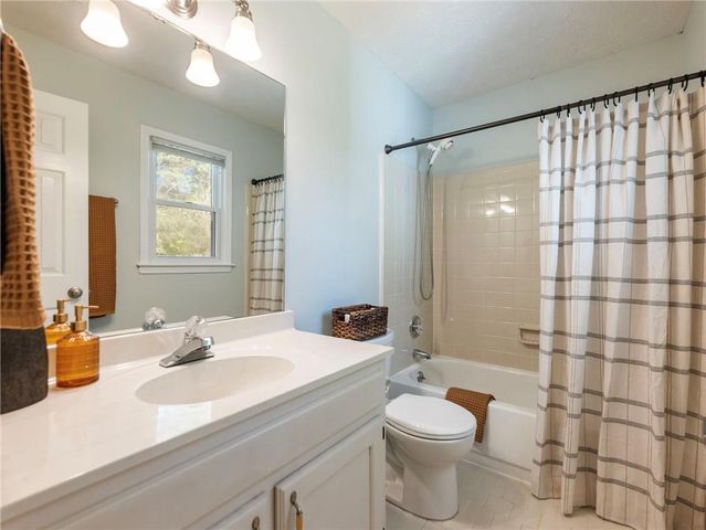 1090 Steeple Run, Lawrenceville, GA 30043