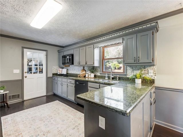 1090 Steeple Run, Lawrenceville, GA 30043