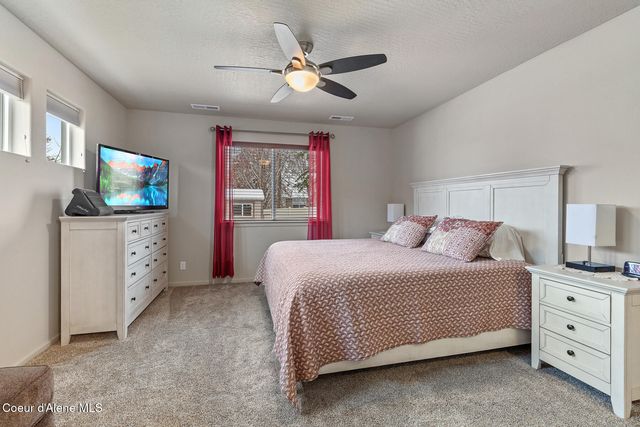 1042 E Allenby Ave, Post Falls, ID 83854