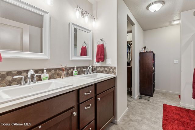 1042 E Allenby Ave, Post Falls, ID 83854