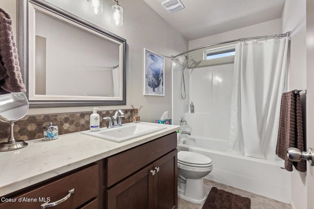 1042 E Allenby Ave, Post Falls, ID 83854