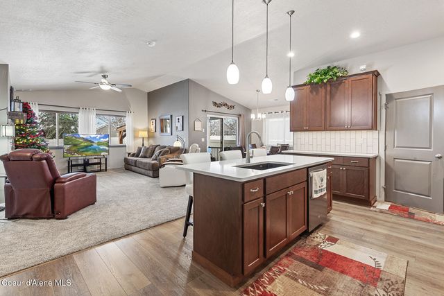 1042 E Allenby Ave, Post Falls, ID 83854