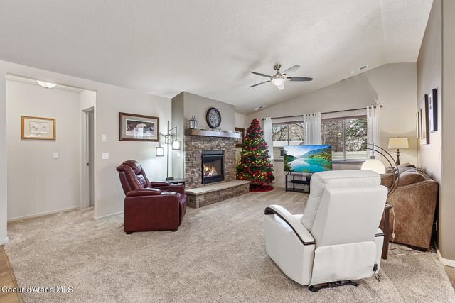 1042 E Allenby Ave, Post Falls, ID 83854