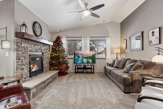 1042 E Allenby Ave, Post Falls, ID 83854