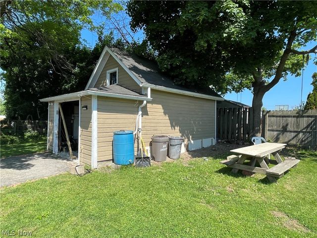 3810 Biddulph Avenue, Cleveland, OH 44109
