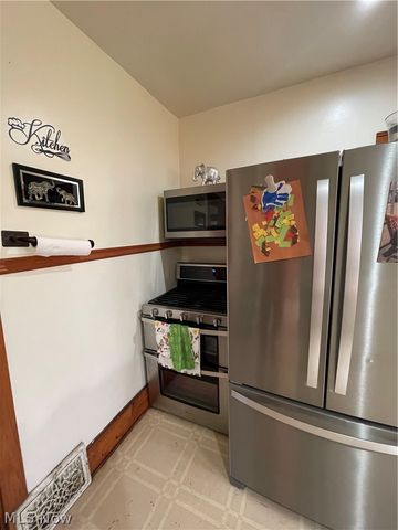 3810 Biddulph Avenue, Cleveland, OH 44109