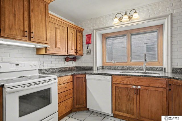 726 S 68th Street, Omaha, NE 68106