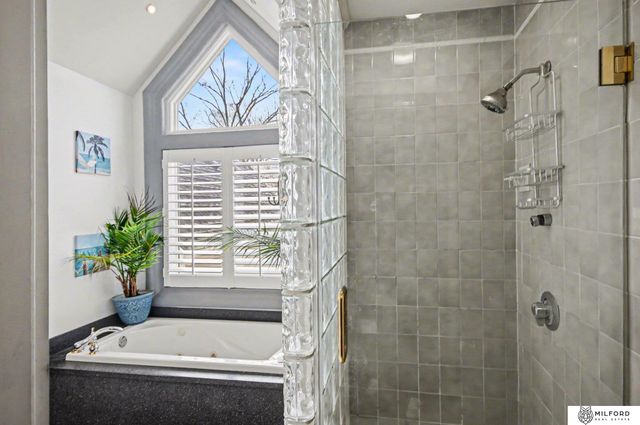 726 S 68th Street, Omaha, NE 68106