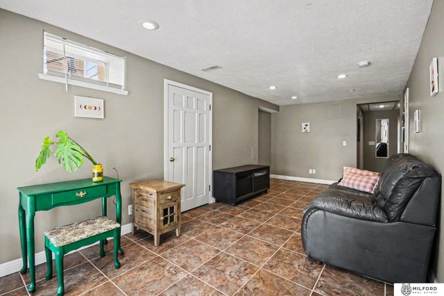 726 S 68th Street, Omaha, NE 68106