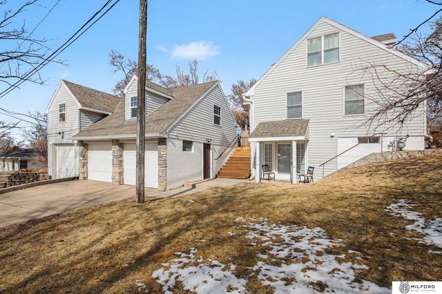 726 S 68th Street, Omaha, NE 68106