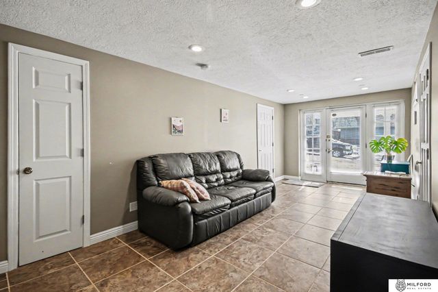 726 S 68th Street, Omaha, NE 68106