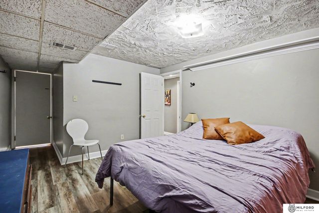 726 S 68th Street, Omaha, NE 68106