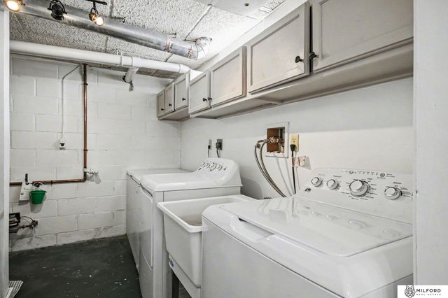 726 S 68th Street, Omaha, NE 68106