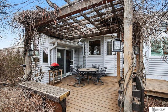 726 S 68th Street, Omaha, NE 68106