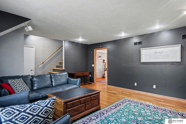 726 S 68th Street, Omaha, NE 68106