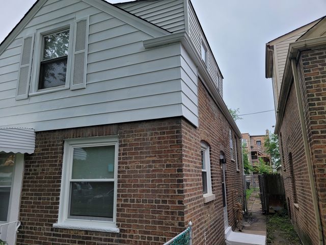 8617 S Bennett Avenue, Chicago, IL 60617