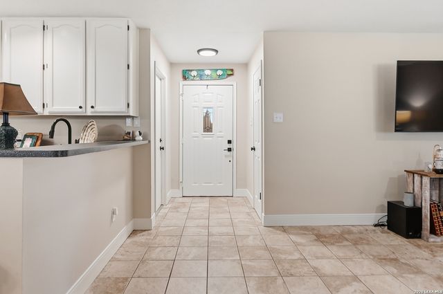 107 Summer Breeze, Castroville, TX 78009