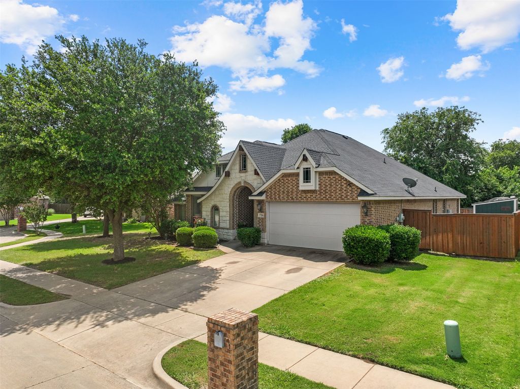 726 Celebrity Court, Midlothian, TX 76065 — exterior