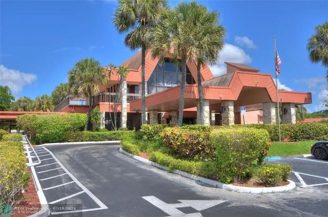 3210 HOLIDAY SPRINGS Boulevard 2-110, Margate, FL 33063