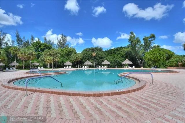 3210 HOLIDAY SPRINGS Boulevard 2-110, Margate, FL 33063