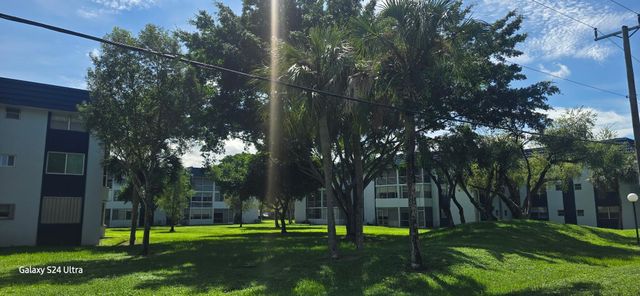 3210 HOLIDAY SPRINGS Boulevard 2-110, Margate, FL 33063