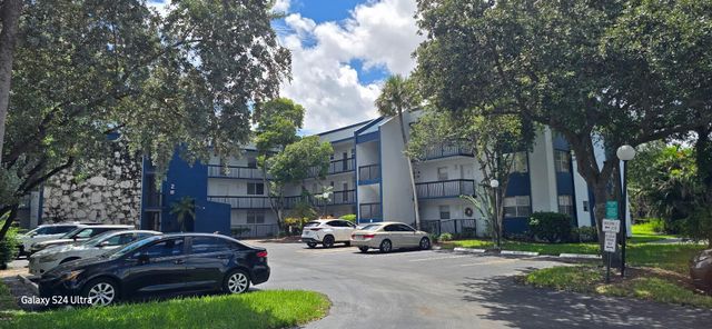 3210 HOLIDAY SPRINGS Boulevard 2-110, Margate, FL 33063