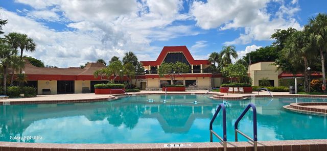 3210 HOLIDAY SPRINGS Boulevard 2-110, Margate, FL 33063