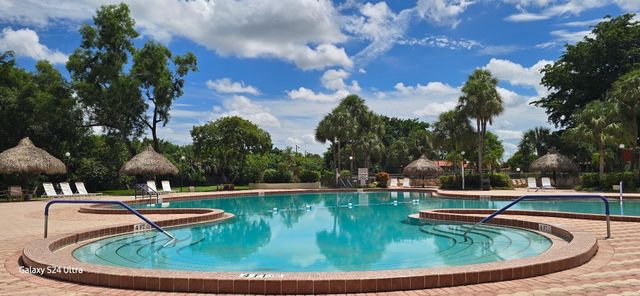 3210 HOLIDAY SPRINGS Boulevard 2-110, Margate, FL 33063