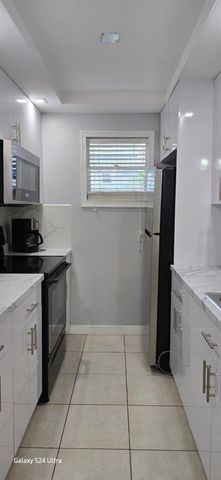 3210 HOLIDAY SPRINGS Boulevard 2-110, Margate, FL 33063