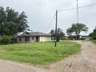 6827 Ensign Road, Ennis, TX 75119