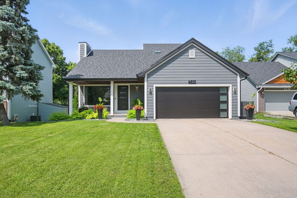 4510 89th Street, Urbandale, IA 50322