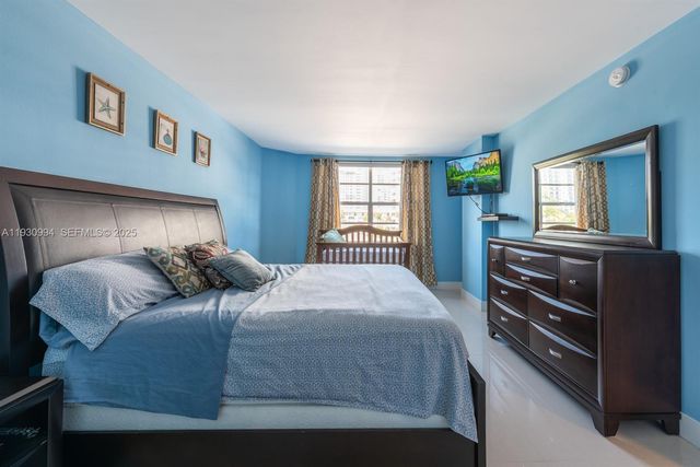 1980 S Ocean Dr 2H, Hallandale Beach, FL 33009