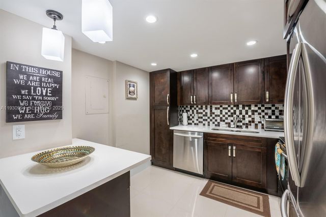 1980 S Ocean Dr 2H, Hallandale Beach, FL 33009