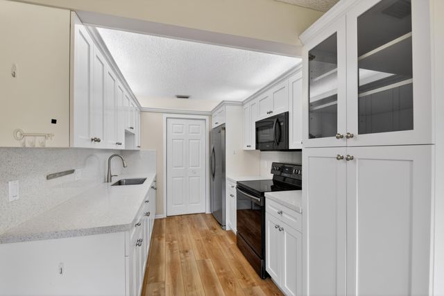 6105 Fairfield Circle, Greenacres, FL 33463